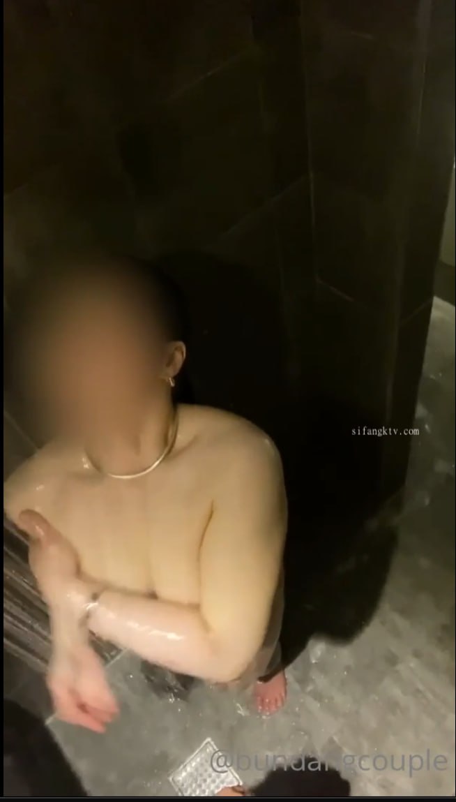 老牛吃嫩草隔壁风骚少妇的肥臀诱惑之猫女郎的侍奉（完整版看简界）